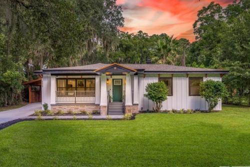 Luxury Savannah Retreat Heated Pool And Pet Friendly