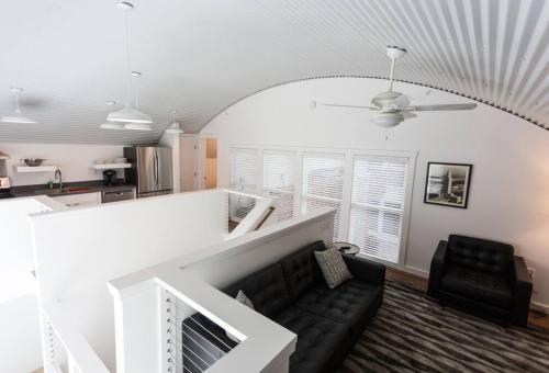 Moon 101 - Full Moon Suite - 2BR 2 5 Bath + Living