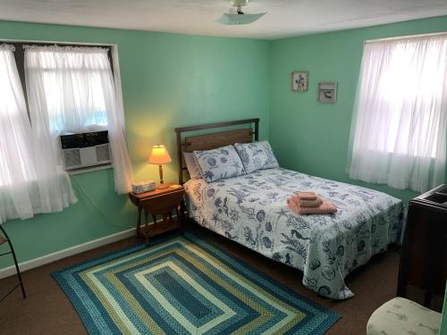 Break Side Studio #5 apts in North Camellia Acres, USA