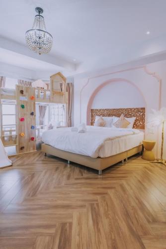 room detail thumbnail 1