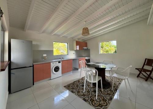 Spacieux haut de villa avec terrasse et jardin in Les Abymes