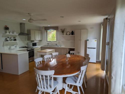 Happy Spacious Home nr Canberra Hospital in Red Hill