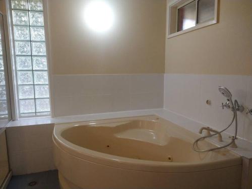 Happy Spacious Home nr Canberra Hospital in Red Hill