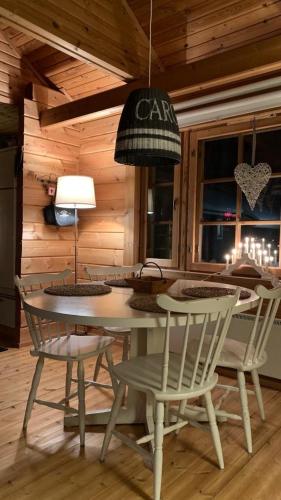 Yllastolli 2 A, Akaslompolo in Helukka