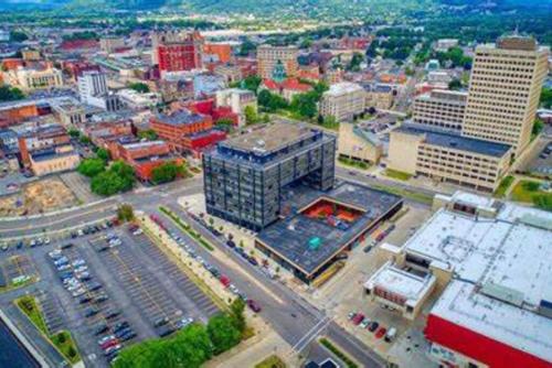 Spacious 3 bed by Wilson, Lourdes Hospitals near Vestal in Johnson City, USA