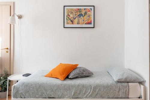 central little basic apartment - Tap to explore photos