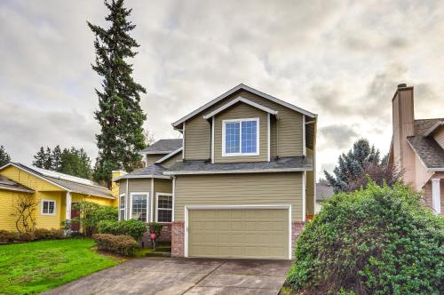 Charming Beaverton Retreat about 12 Mi to Downtown!