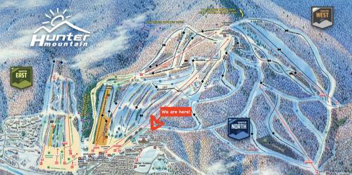 . Hunter Mtn Slopeside Ski Resort w HotTub Heated Pool Sauna and Fireplace