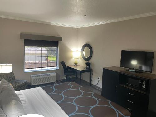 Super 8 by Wyndham San Antonio/Alamodome Area