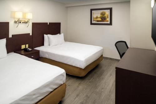 Skyview Motel Room Type - Queen Room with Two Queen Beds - Non-Smoking