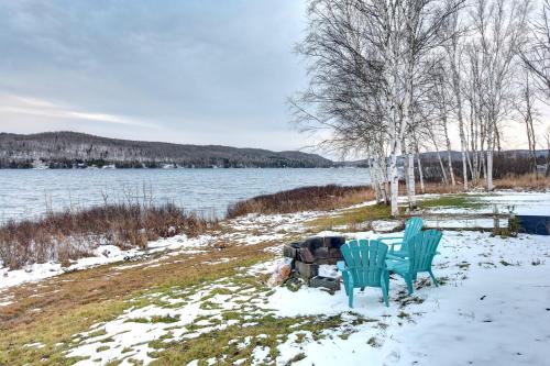 Sheldon Cozy on Lake Cottage with Private Jacuzzi