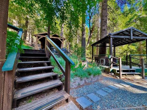 Cabin in the Trees - Hot Tub