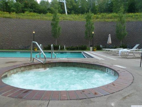 Hunter Mtn Slopeside Ski Resort HotTub*Heated Pool