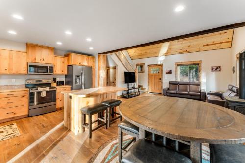 Experience Montana - Luxury Cabins #1, 6, 7, 8 & 9