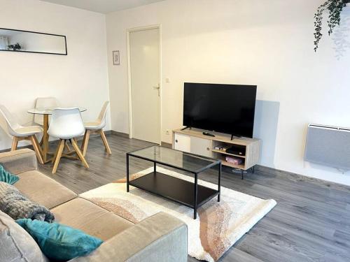 Cocon Eudenia - accès direct PARIS - 2 MIN RER - PARKING GRATUIT - Location saisonnière - Cergy