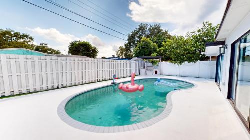 Casa Lucia 5BR Luxury Home with Pool Near Hard Rock Casino in Hollywood, USA