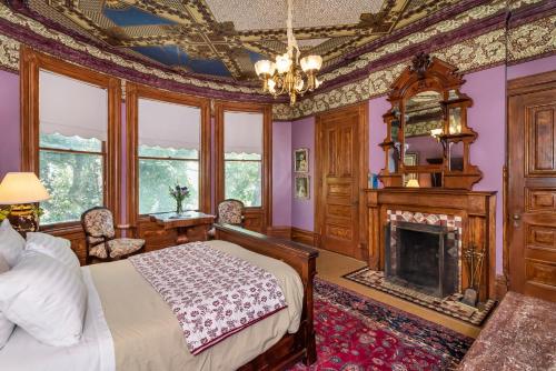 Chateau Tivoli Bed and Breakfast - image 14
