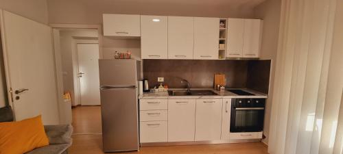 Comfy apartment- Sunny balcony, Tirana (photo 2)