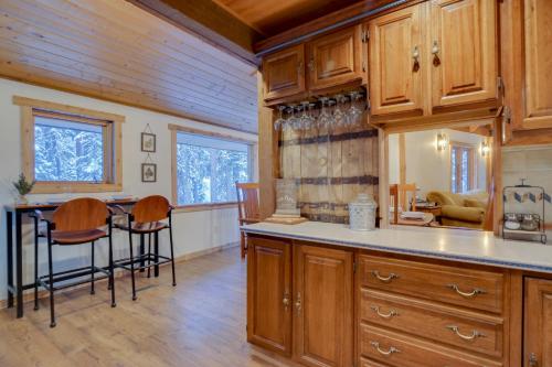 Riverside Colorado Cabin with Deck and Hot Tub in Dumont, USA