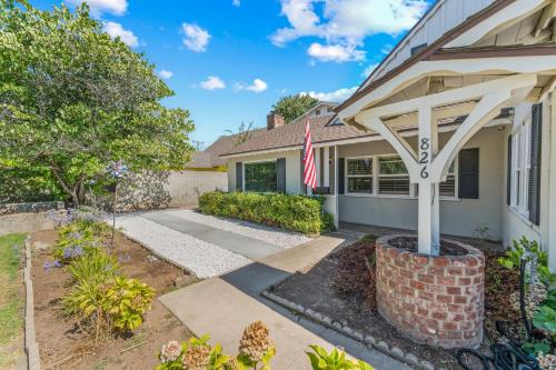 Cheerful 2-Bedroom Home in LA with Mountain View in Glendora, USA