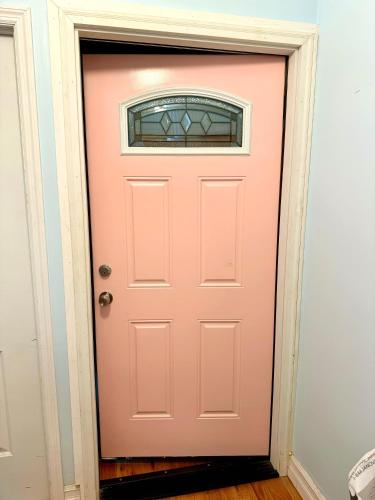 The Waltham Private Room & bathroom John F Kennedy JFK LGA Airport Manhattan Penn Station bullet-train 15 min 3