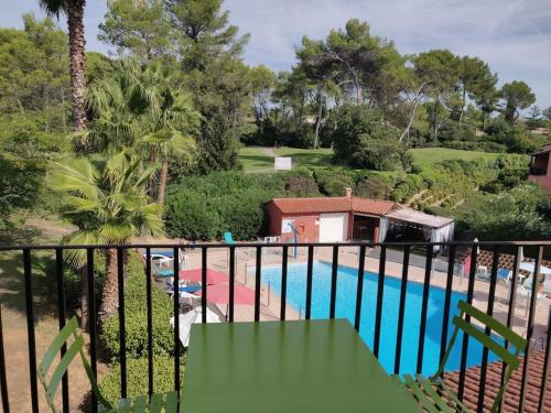 Grand studio calme avec balcon, belle vue verdure - Apartment - Mouans-Sartoux