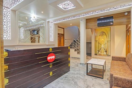 OYO Flagship Royal Regency Palace