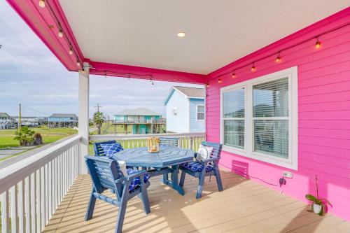 Family-Friendly Crystal Beach Home Steps to Beach in Crystal Beach, USA