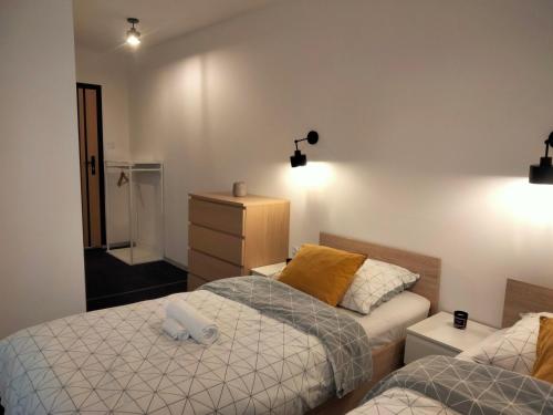 2 twin beds