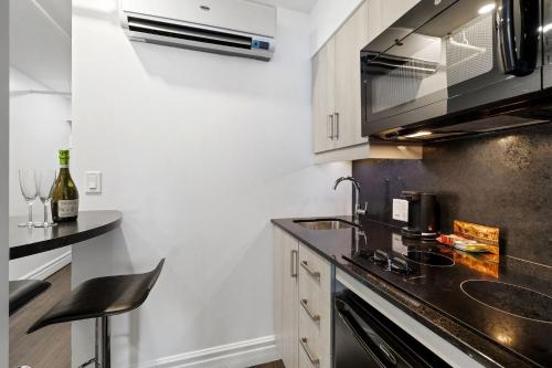 Deluxe Room / Kitchenette / Animals Permitted on 1st floor ($) image 5