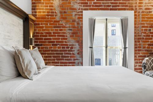 Deluxe Room / Kitchenette / Animals Permitted on 1st floor ($) image 3