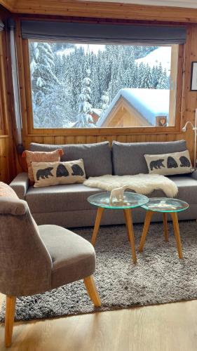 Meribel Centre La Chaudanne - ski in and out apartment - 3 bedrooms - 1 min to main ski lifts and 5 min to center of Meribel - newly renovated in Oct 2023 - Chalet l'Épervière Meribel