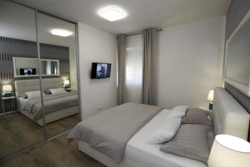 Holiday Home EB - image 2
