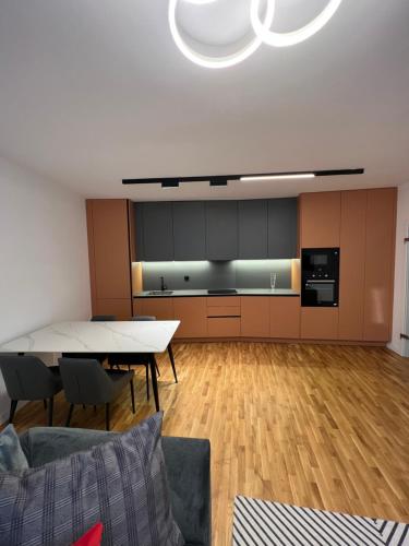 Four Seasons Apartment