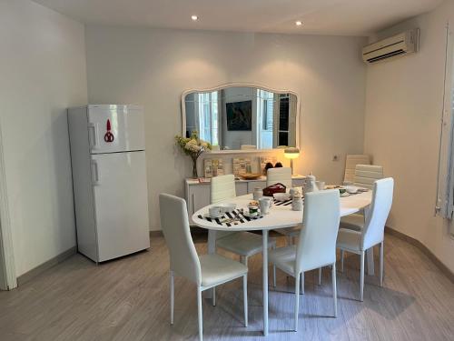 Sagrada Familia Apartment for 6-9 people image 3