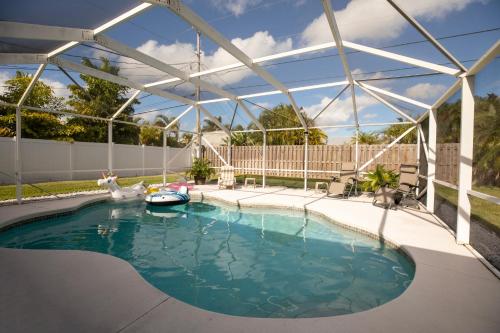 Luxurious Pool Cottage Sleep 2 in Carlton, USA