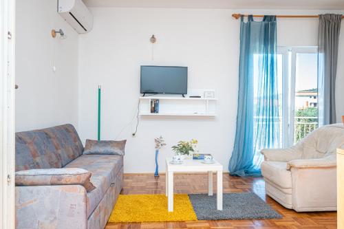 One-Bedroom Apartment with Terrace and Sea View