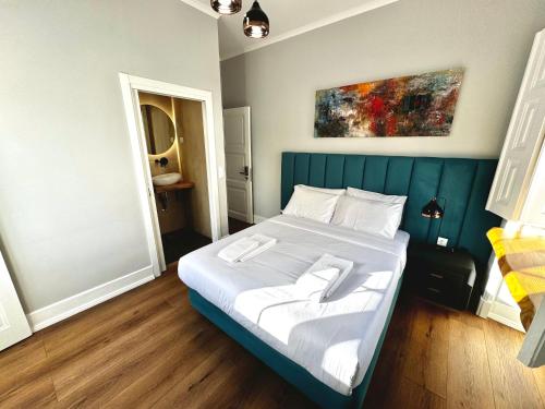 Relax and Explore Lisbon Suites and Rooms 3
