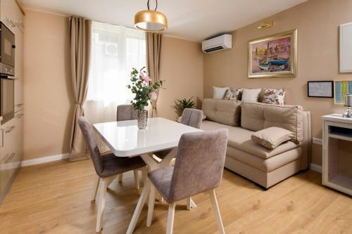 Apartments by the sea Split - 22059 - image 3