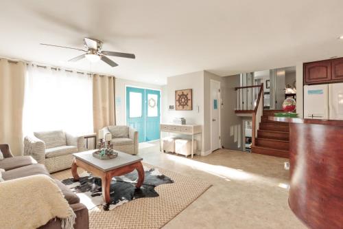 IVP Manor House By LAKE BEACH and NAVAL BASE in Deerfield (IL)