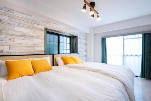 2 double beds, 2 sofa beds, 1 futon bed