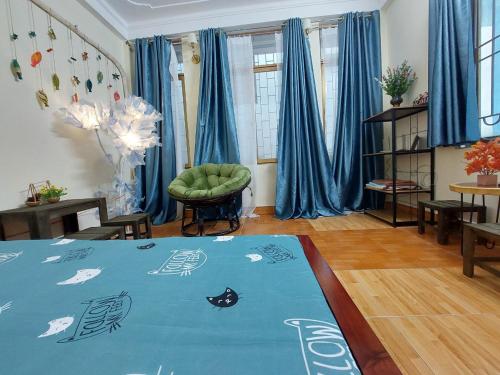 room detail thumbnail 2