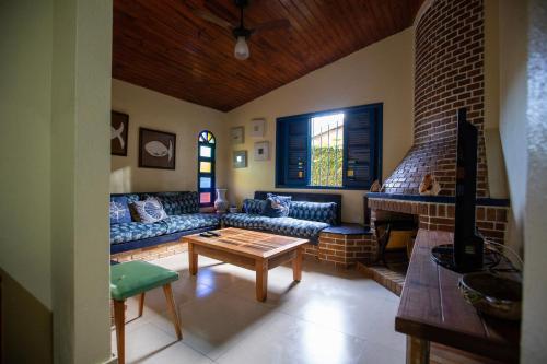Casa Charmosa Ilhabela 3 quartos 3 banheiros in Praia Itaquanduba
