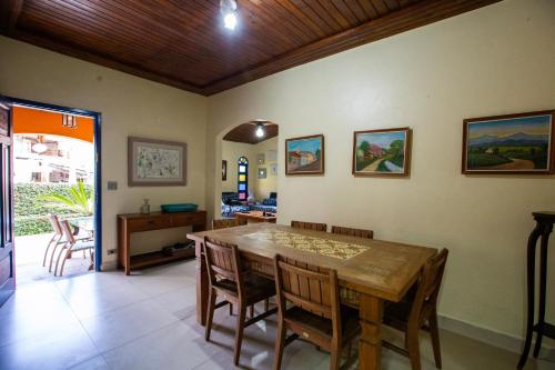 Casa Charmosa Ilhabela 3 quartos 3 banheiros in Praia Itaquanduba