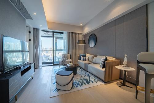 1 queen bed, 1 sofa bed