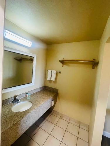Happy Inn I-10 eloy and Casa Grande - image 12