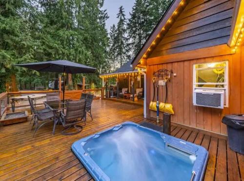 B&B Ladysmith - Ladysmith Unique Forest Haven w/ Hot Tub - Bed and Breakfast Ladysmith