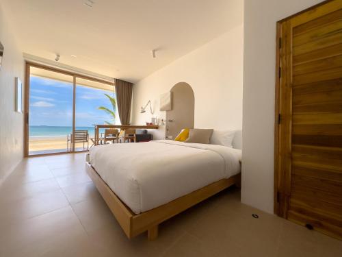 lovelytheroom Room Type - King Room with Sea View