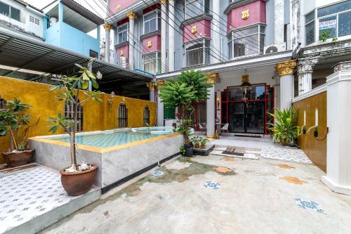 Private Guesthouse with Great Location JG
