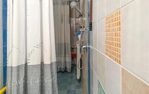 Bathroom, 3 Bedroomcozy Apartment In Roccaspinalveti in Villa Santa Maria